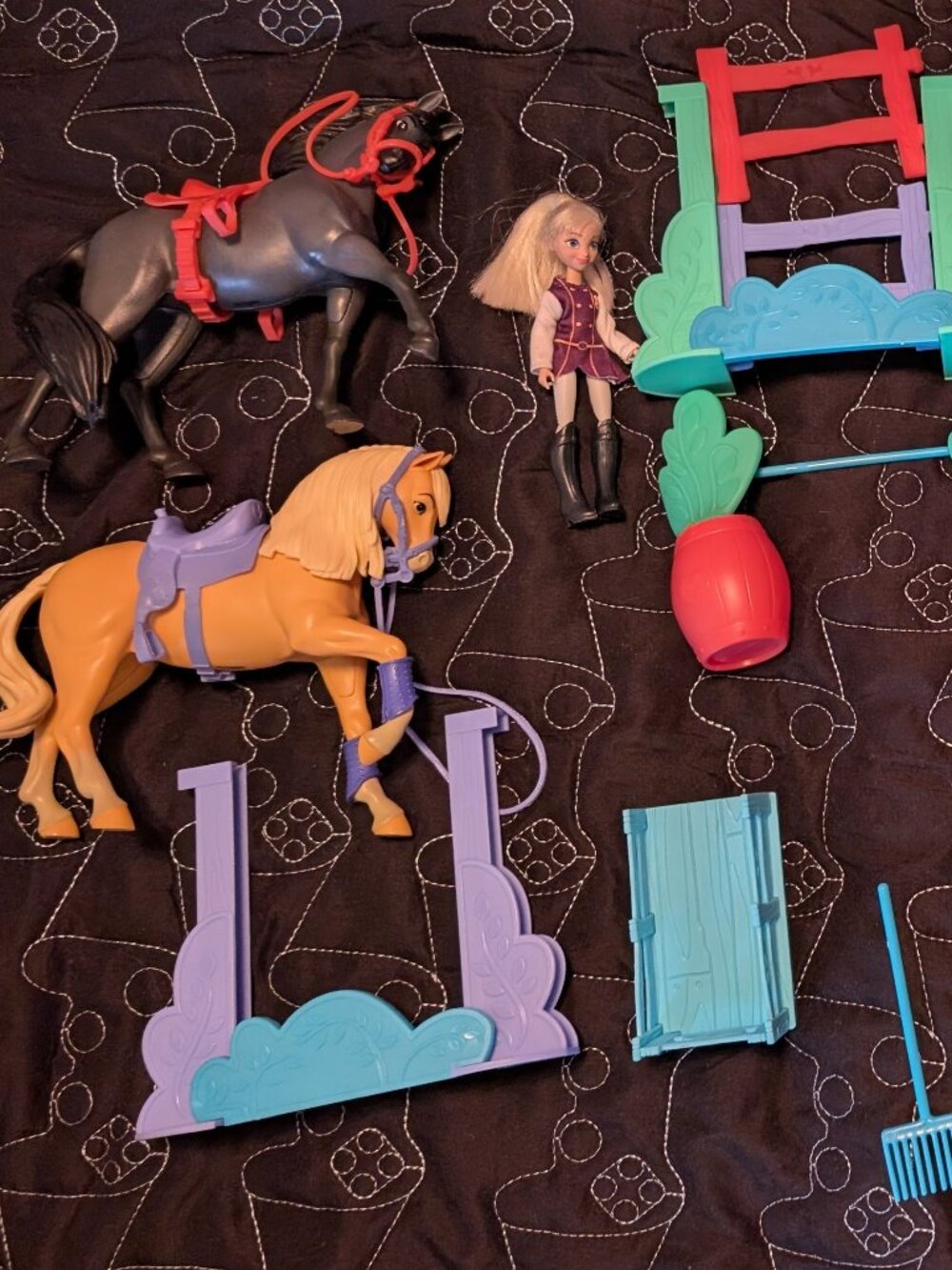 Spirit Competition Arena Playset with 2 horses